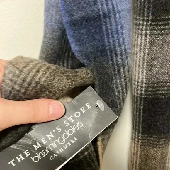 NWT Bloomingdale’s 100% cashmere plaid scarf - Picture 5 of 5